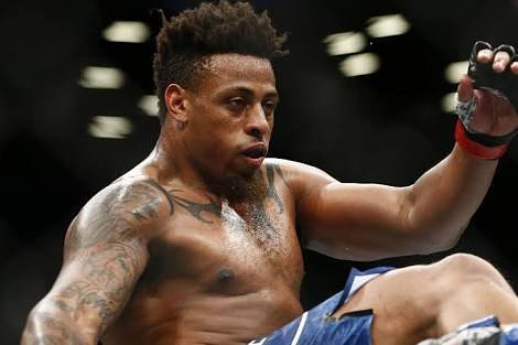 FightWorldTR's tweet photo. Eski NFL oyuncusu Greg Hardy gecenin yan ana maçında Dimitri Smoliakov'u teknik nakavt ile mağlup etti.
#ufc #ufc150 #ufcfortlauderdale #greghardy #NFL #dimitrismoliakov https://t.co/OeJ75S9tKN