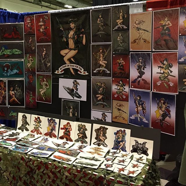 StudioNoire's tweet photo. My modest last minute display for Calgary Comicon- it’s been fun but I can’t wait for it to be over - the last minute blizzard was fun too... #yycart #calgaryarts #calgarycomicexpo #pinup #militaryart #militarypinup #noseart #studionoire https://t.co/yaDupp0lma https://t.co/eWEGf0OTEf