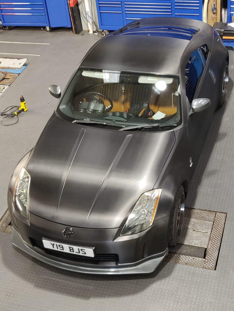 Full Wrap in #oracal #carbon wrap material. 
#carbonfiber #fullwrap #nissan