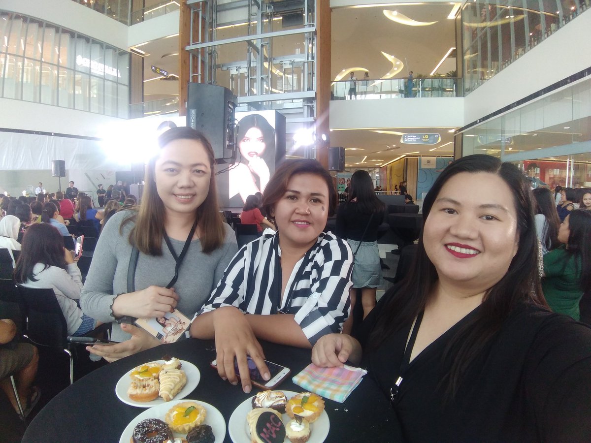 elvssszzz's tweet photo. Level up ang Masterclass here in SM Seaside Cebu! There's a coffee &amp; pastry station with cocktail tables set up. Refreshments while waiting for the event proper. 💯👌

@mainedcm | #MaineMACStudioFixCebu https://t.co/kjXVN9jgx9