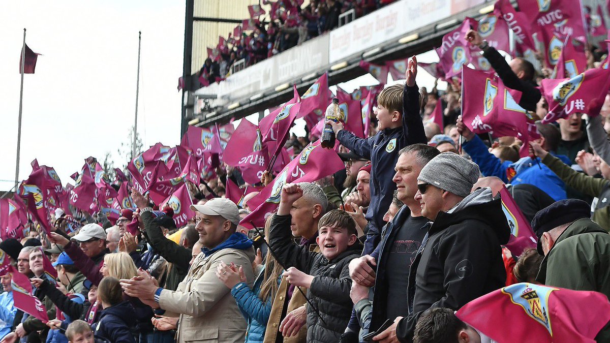 BurnleyOfficial's tweet photo. Morning, Clarets fans. 
Be loud, be proud. https://t.co/1kxe5xASm5