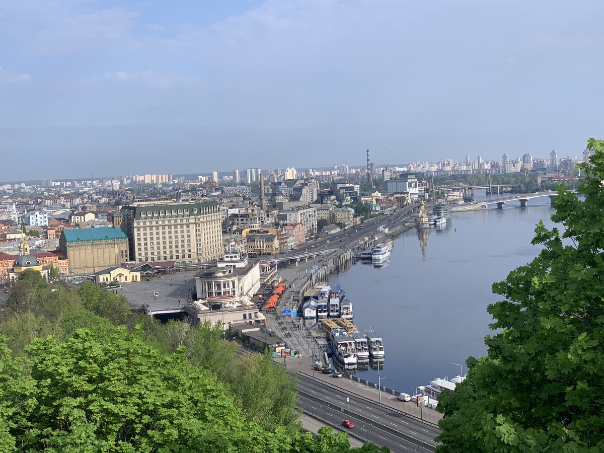 arungupta's tweet photo. A great way to see the city is by 🏃 and all the more better with other #Java geeks. Thanks @xpinjection for organizing and @volker_simonis Eugen_Chernyavsky for showing me around! https://t.co/U9TJvpSPrr #JEEConf #Kiev 🇺🇦 https://t.co/IMpQTLjIAV