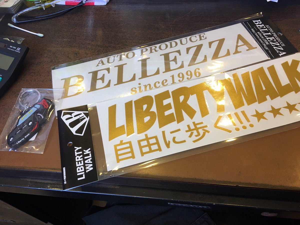 オートプロデュース ベレッツァ わざわざ埼玉県からのご来店 ベレッツァステッカー リバティウォーク ステッカーお買い上げして頂きました