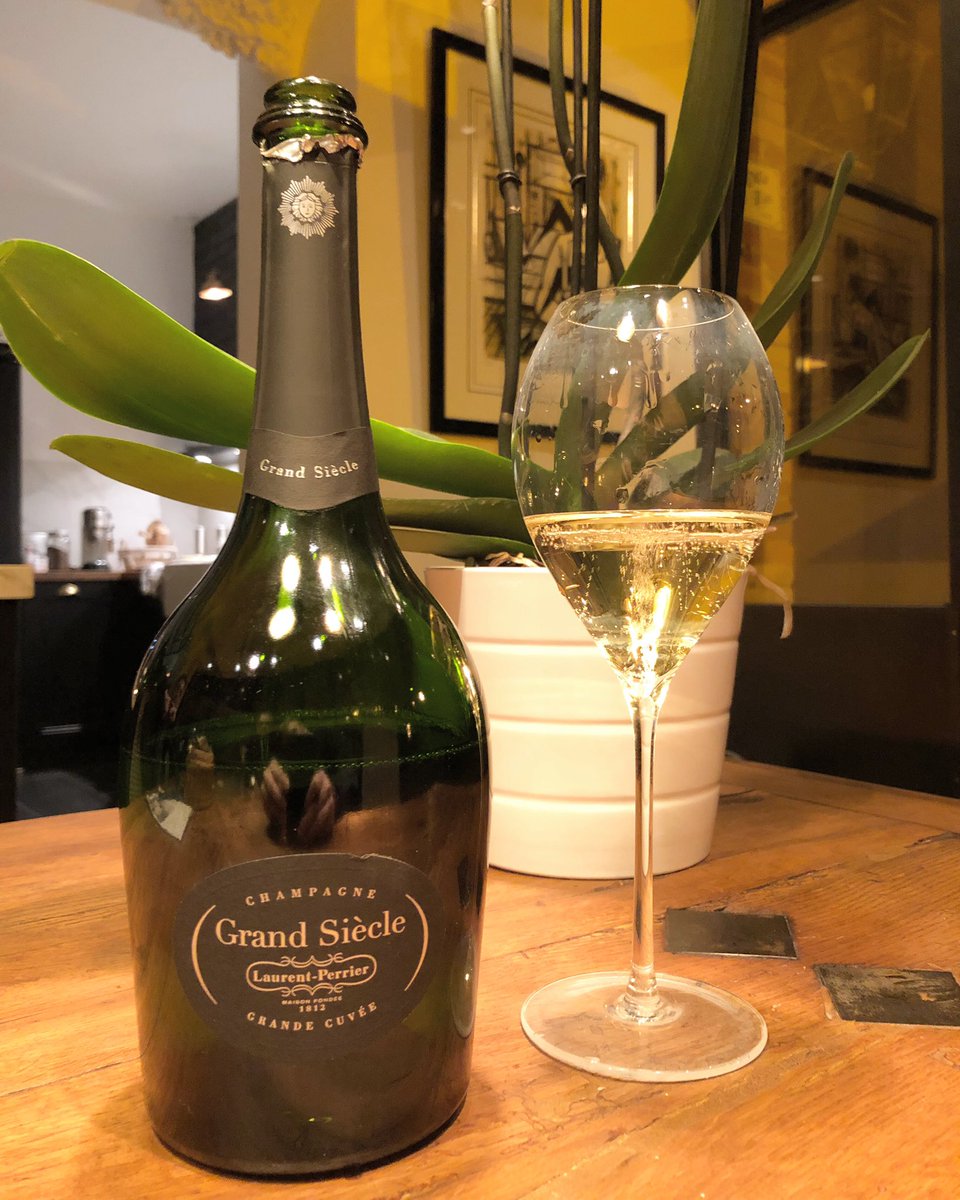 LifeandBubbles's tweet photo. Champagne Laurent Perrier
Grand Siècle - grande cuvée
Tours-sur-marne
.
#onlythebestchampagne #champagne #grandsiecle #laurentperrier #tourssurmarne #grandecuvee #wine #bubbly #goodmoments #epernay
@ChampagneLPUSA @Laurent_Perrier @ChampagneLPUK https://t.co/3zFv2wWkbh