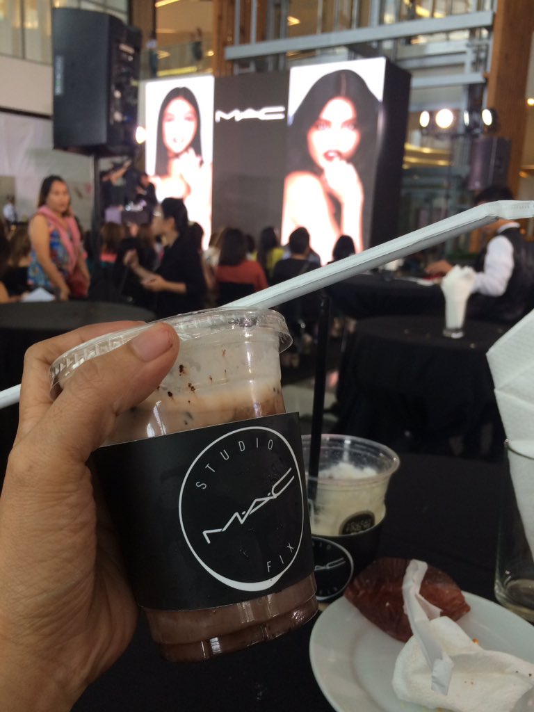 LiaBess's tweet photo. So posh! I am so excited to see you @mainedcm and learn from the best, @RBchanco congrats @MACcosmetics #MaineForMACStudioFix https://t.co/NbebBvfzHm