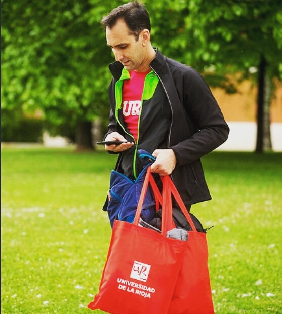 uniriojaDeporte's tweet photo. ¡Queda una semana! El próximo domingo el #CampusUR acogerá la #CarreraCampus. Recuerda que mantenemos la inscripción online abierta hasta el sábado día 4 y que desde el jueves podrás retirar tu bolsa de corredor en el hall del #EdificioQuintiliano. #deporteuniversitario https://t.co/O0DNJRQB1w