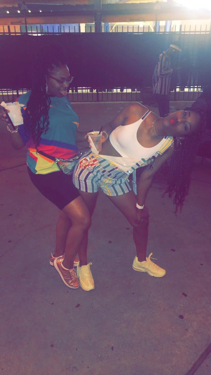 e_Sq's tweet image. -shout out to my whitneys for making sure i enjoyed my bday 🥰 @WhitneyLeola @itsMEEE_whitney #wecute #im30 #myknees30too #soittookmeaminutetogetup