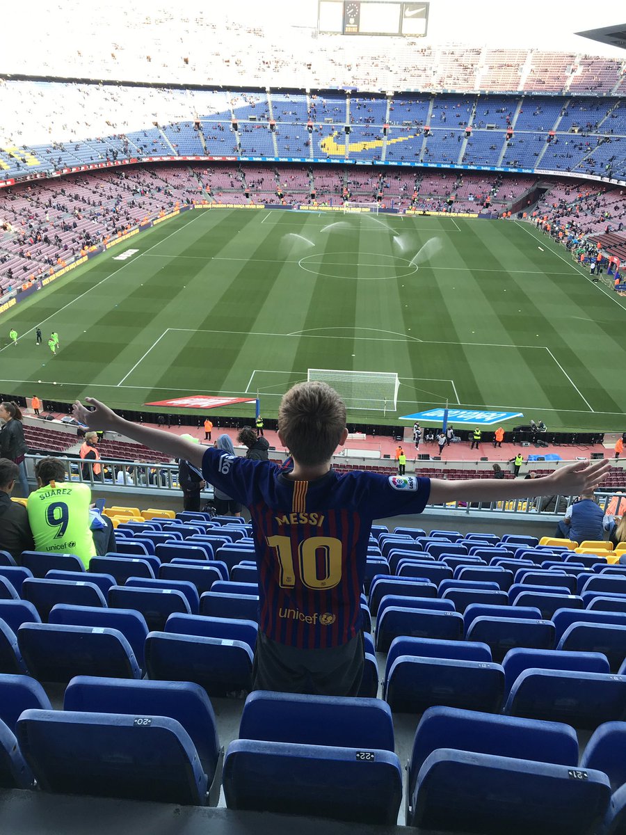 StuMac_'s tweet photo. Different class up that Barca’s gaff last night. Seen the GOAT grab the winner and lift the league trophy, that’ll do 🇪🇸🏆🙌🏻 https://t.co/Yd84G970kb