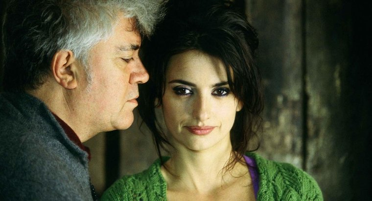 Pénélope Cruz fête son anniversaire aujourd'hui ! 😍 On retrouvera bientôt l'égérie de Pedro Almodovar dans "Douleur et Gloire", présenté en compétition au #festivaldecannes ♥️