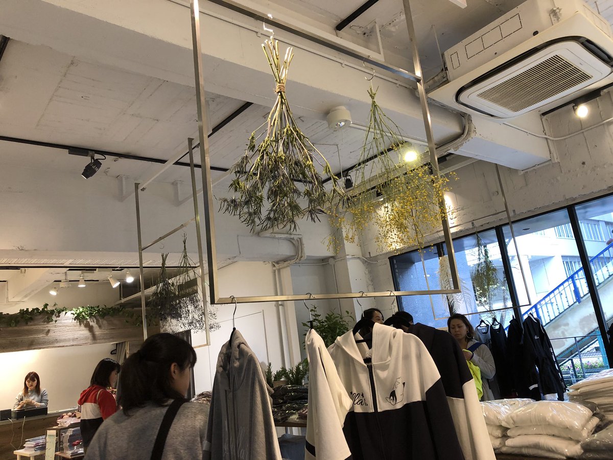 みかわわわ 作戦逃げ 天月さん Amatsuki のstellar Store 原宿店に行ってきました 内装がとても おしゃれで服もカッコイイのや可愛いのが多くあり なんか心が幸せになりました 今も余韻が 本当に来て良かったです 天月さん こんなに幸せに