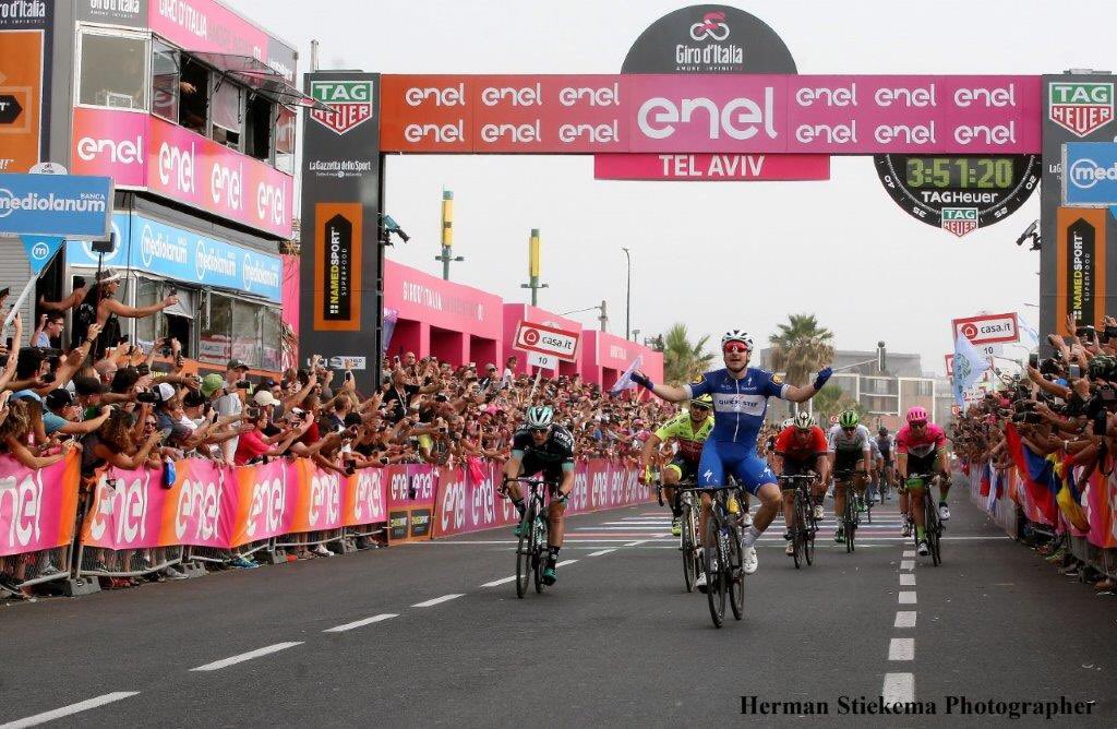 MeneerStiekema's tweet photo. De finish in zicht. Nog 25 volgers te gaan tot de 1000! Beleef de 16de etappe van de #Giro19 met me mee. Ik pik je maandag 27 mei op in Milaan. Op naar de Gavia! Win je graag deze prijs? RT en VOLG en na loting volgt de uitslag! #lbl #lbl19 https://t.co/aJlNLdpN9t