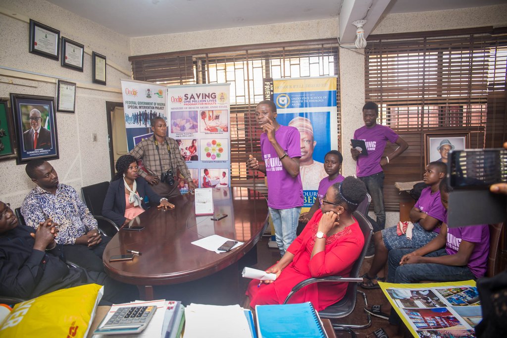 tundeaji's tweet photo. The #NotTooYoungToKnow adolescents are advocating 👏👏
The visit to the commissioner of Health to influence the implementation of Comprehensive Sexuality Education with evidence based pictures. 
#csebenefts
#AYPknows
@women_deliver @YouthDeliver @Fmohnigeria https://t.co/pncPpe5WN8