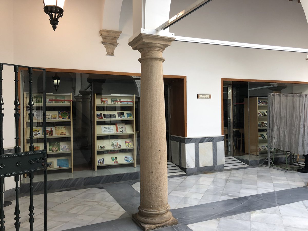 TereRuizSillero's tweet photo. Buenos días. No puedo estar hoy, como apoderada, en mejor colegio electoral que en la Biblioteca Municipal de Chiclana. Que de libros y que de periódicos he leído aquí .... #MásPPMásEspaña 🇪🇸 #ValoraSeguro https://t.co/Wf43sOFHT9