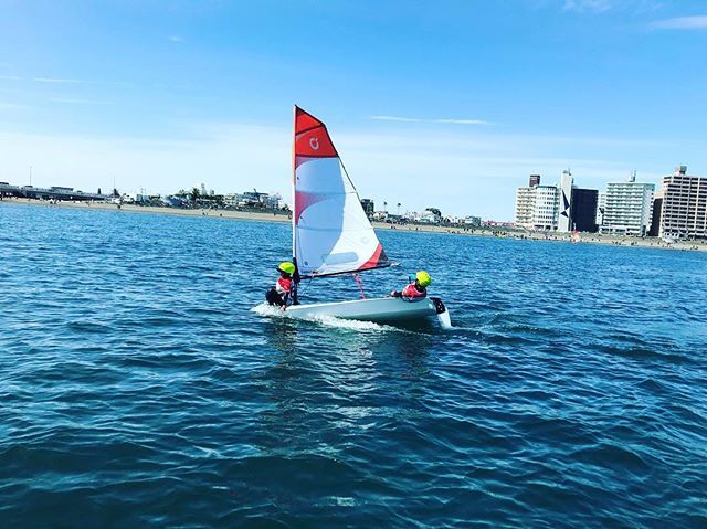 chottoyacht's tweet photo. 〜ちょっとヨット活動〜
終日微風の中での活動でした⛵️
今年のGWは長いですが、元気に活動しましょう!
#2019年4月28日 #ちょっとヨット #江ノ島 #enoshima #yacht #海 #ヨット #マリンスポーツ #openbic #magicmarine #習い事 #湘南 #ビーチクリーン https://t.co/dxbna6NW49