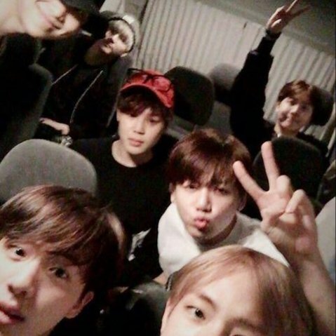 jhhoooope's tweet photo. My bestfriends💜

#BBMAsTopSocial
#방탄소년단 
 @BTS_twt https://t.co/OvrzZQxF6e