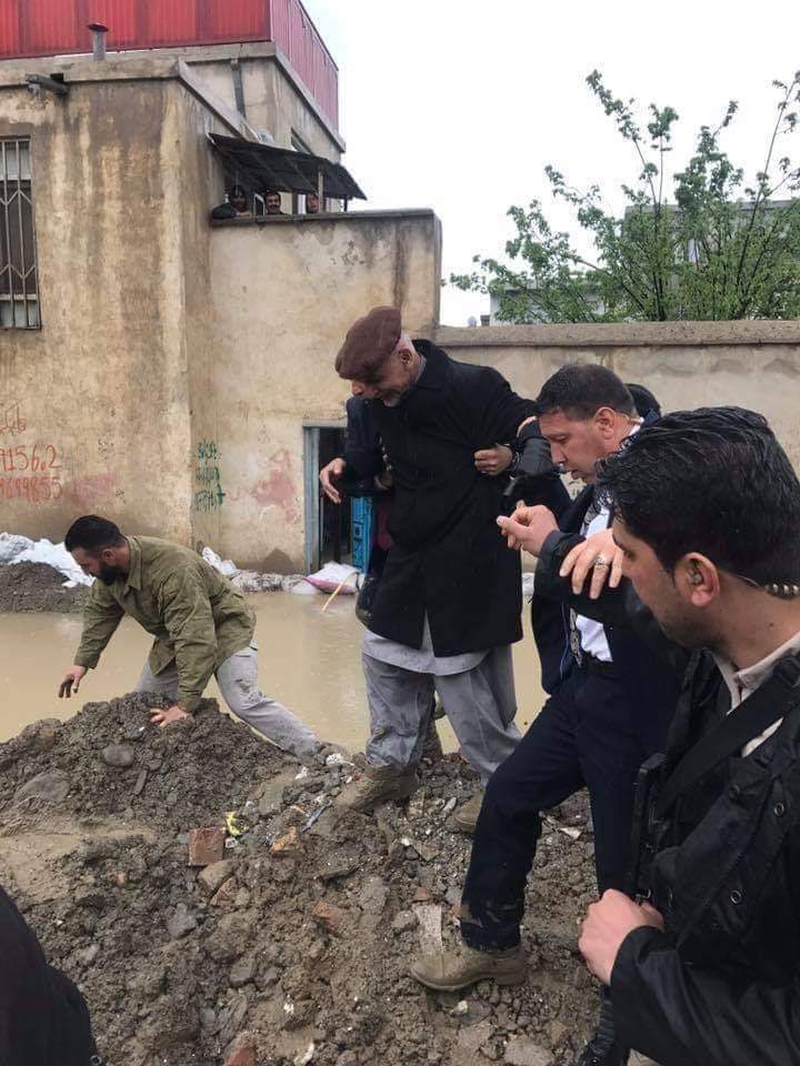 RahimiRahimi14's tweet photo. رايس صاحب جمهور
که څوګ مجاهدينو ته په سپکه ګوري هغه دي خپل پلار او نيکه ته په سپکه ګوري https://t.co/073oBXNumq