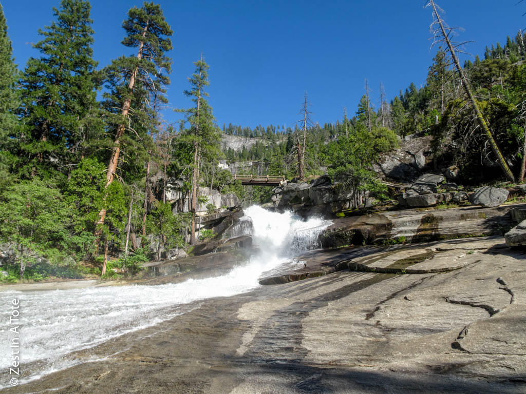 zestinatote's tweet image. Visiting the US West Coast?
Check out this #newblogpost on one of the most popular hikes at @YosemiteNPS - bit.ly/2V1htgU
The Mist Trail is aptly named and has scenic views scattered all along the trek. 

@VisitCA #waterfalls #trekking