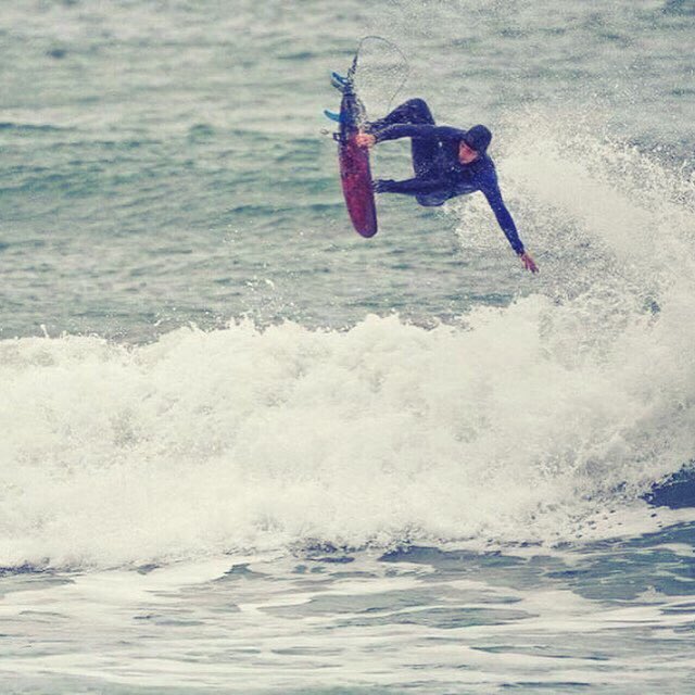 daisyscoldwater's tweet photo. Fully supporting @psymonuk in the upcoming @seductionsurfboards #fishsurfers2019 comp. Checkout psymons vlog on YouTube, channel #puffandfluff for all the live action and more!!! He’s also sponsored by our friends @suitsacks !!! #epic
🤙Yeah @psymonuk !!! #1 2019 !!! ⭐️ #focus ⭐️ https://t.co/Yoq9XUrYFS