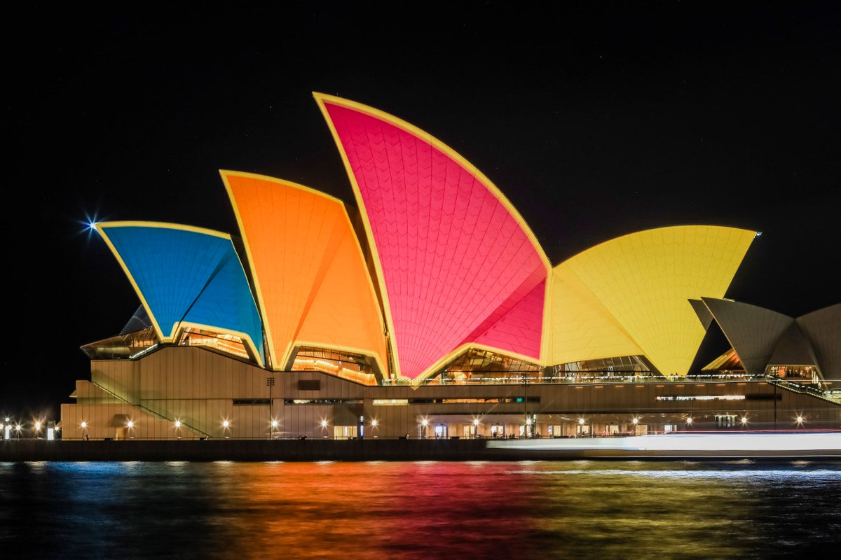 GladysB's tweet image. Tonight the sails of the Sydney Opera House have been lit in the colours of the Sri Lankan flag in support and respect for those affected by the Easter Sunday terrorist attacks one week ago
