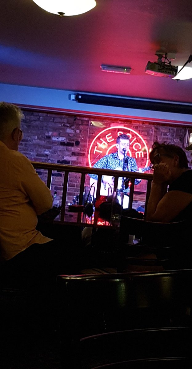 TobyPenty's tweet photo. Great set by @Luke_Pearce_ on Friday night @SpiceOfLifeSoho 💯👏 check out his latest song 'Blueberry' on Spotify..... even thought I saw a few tears @tsui_lau 👀 😉 https://t.co/GNL8xyZi4E