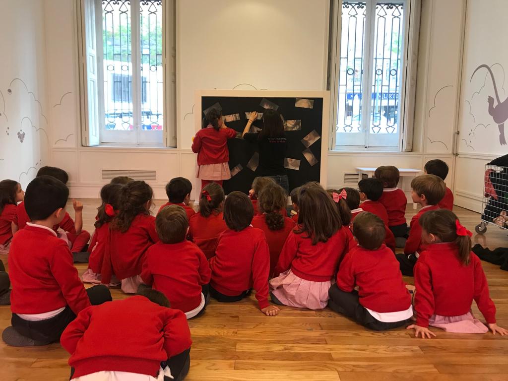 cscchamartin's tweet photo. Los alumnos de Infantil visitan el @museodelprado y hacen talleres de retratos de Reyes. https://t.co/hCerIFOh5U