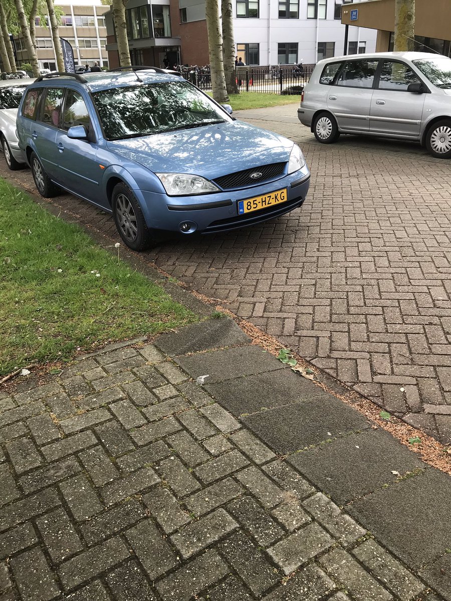 henkZ1's tweet photo. @HandhavingDH   Weer heerlijke parkeeractie’s in de AR verschoorlaan op Zondag !!! https://t.co/oBwab6QAib