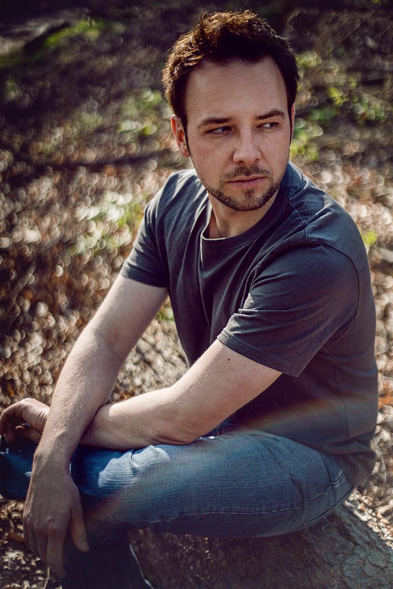 MeisterdiebTV's tweet image. Tagträume sind doch großartig, oder? 🐣 #Portrait #paulburghardt #autorenleben #dreamer #autorenaufinstagram #writer