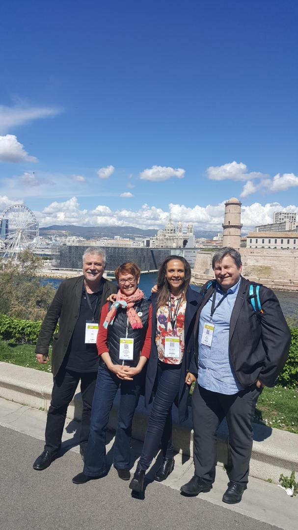 EdwigeCoureau's tweet image. La team @PoppyStation (enfin une petite partie) pour parler de l&apos;apport de la #RobotiqueEducative au développement de la citoyenneté numérique. Un vrai plaisir à @ORME2 ! cc @educIFE