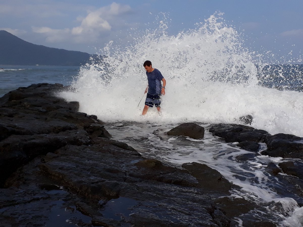 chrys_ross15's tweet photo. @KM_Jessica_Soho #KMJS my cousin's husband buwis buhay photoshoot... madulas kasi https://t.co/oPHk96ST0J