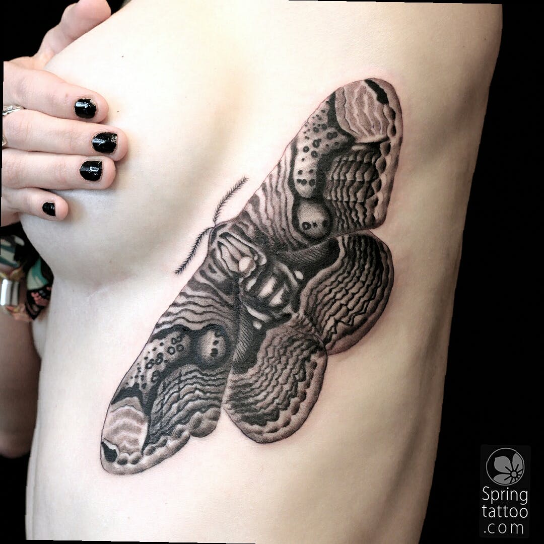 ciladina1's tweet photo. kiranya kalau baut tattoo ini keren gak ya ?
minta sarannya dong mau baut tatto di bagian sayap punggung
#studiotattoo #tattooartist #tattoogirls #tattookeren https://t.co/ruHygn9kGc
