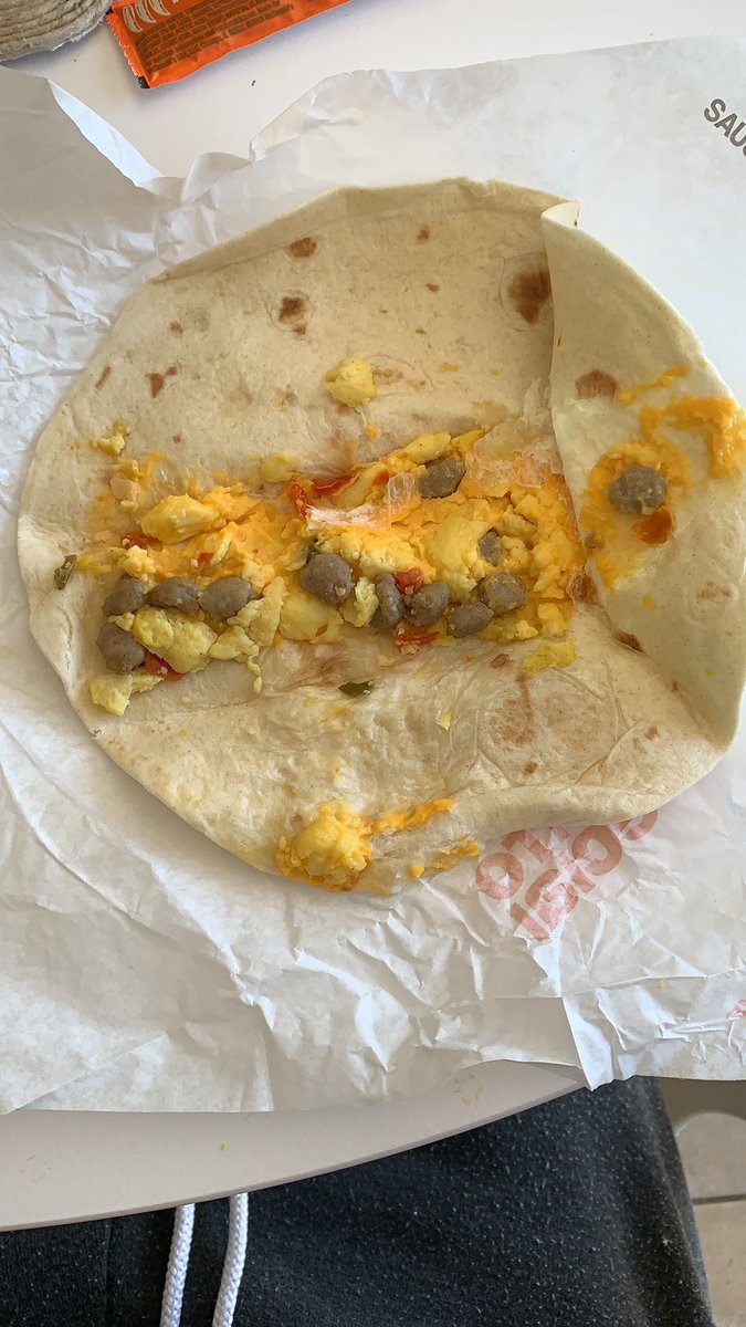 moniqueannnn's tweet photo. Thanks for the tortilla and cheese @McDonaldsCorp. 

Was suppose to be a sausage egg and cheese burrito 🤦🏽‍♀️ #pathetic https://t.co/BhveYZXMUi