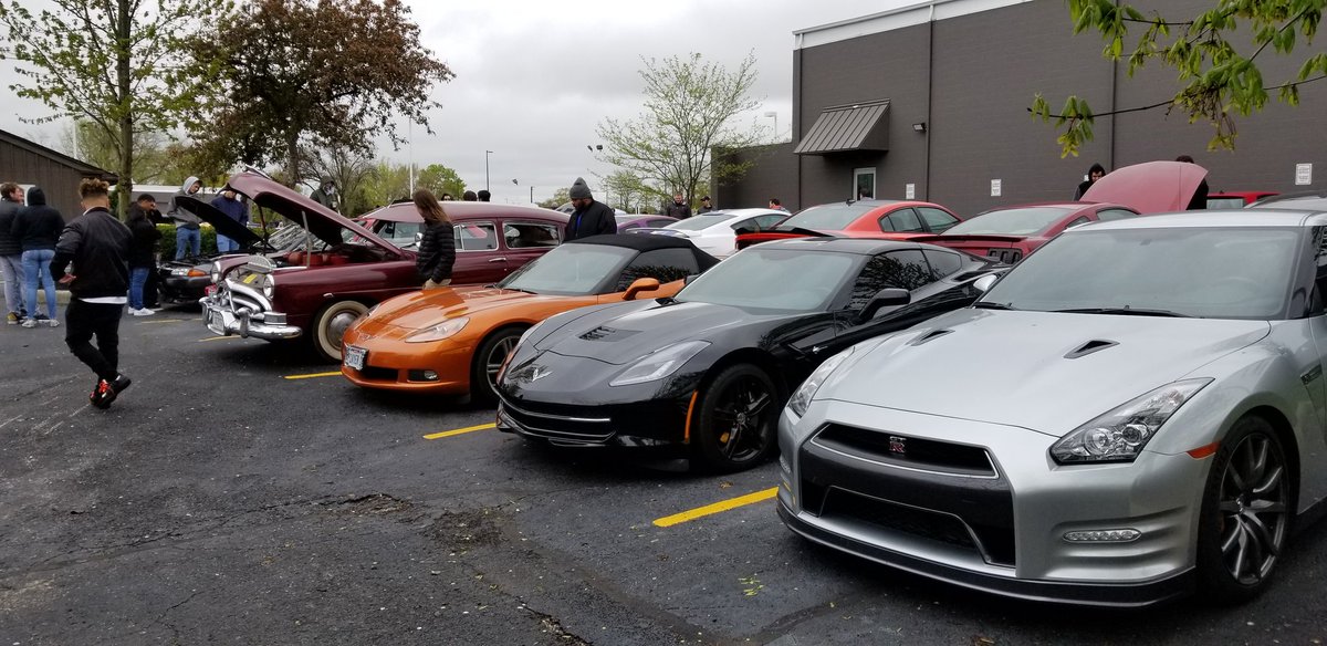 toybarncars's tweet image. More awesome vehicles. The lot had filled up nicely! 
#ToyBarnCarShow