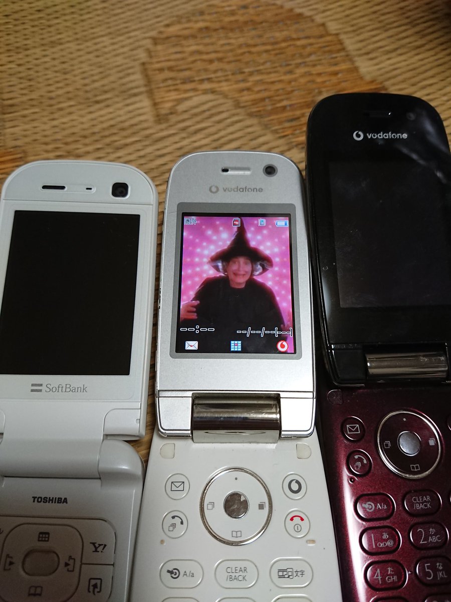 ざぬ 8年ぶりぐらいに電源を入れたガラケーの壁紙が出オチだった ざぬ 8年ぶりぐらいに電源を入れたガラケーの壁紙が出オチだった