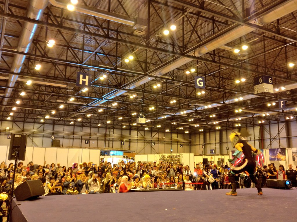mangadrid's tweet photo. ¡Comienza la pasarela de cosplay! https://t.co/RWnt2lR416