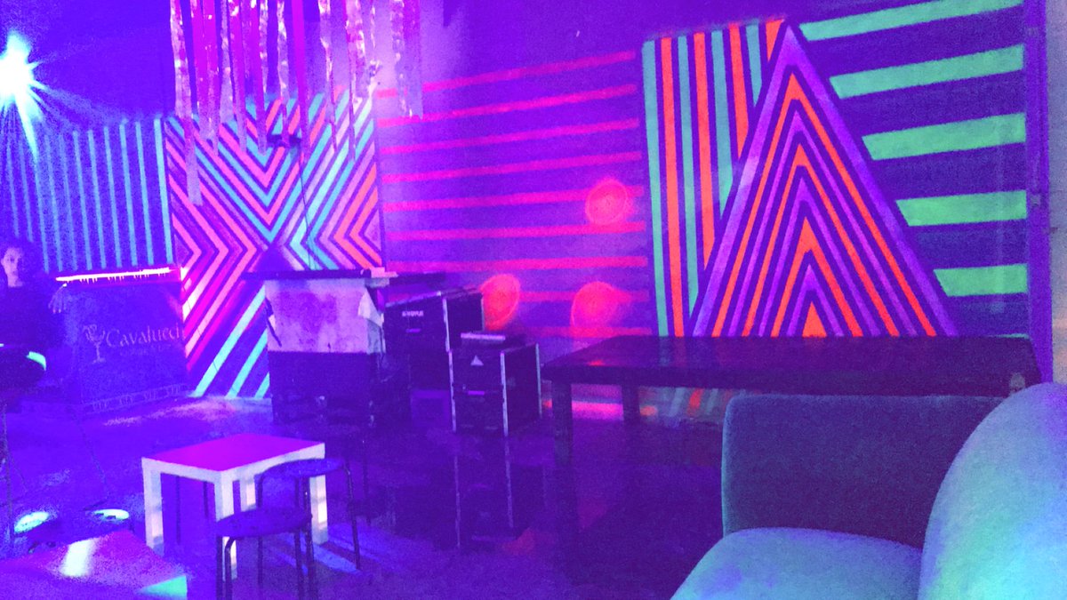MXadier's tweet photo. ‼️DOMINGO DE HAPPY HOUR ‼️

•DON Q FLAVORS $2.00

•TITO VODKA 3.50

•CHICHAITO 2X1

TE ESPERAMOS!!!!! @Cavalucciloung1 https://t.co/sygQvIIKwZ