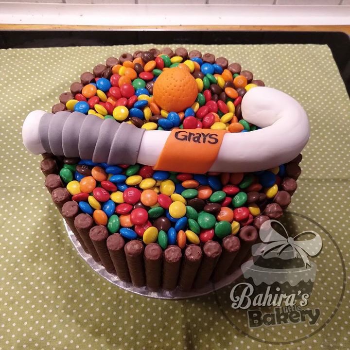 Last week I created a field hockey cake for a b-day party! 🏑 #fieldhockey #cake #choco #chocolatecake
inside: chocolate cake with chocolate ganache and apricot jam 🍑🍫