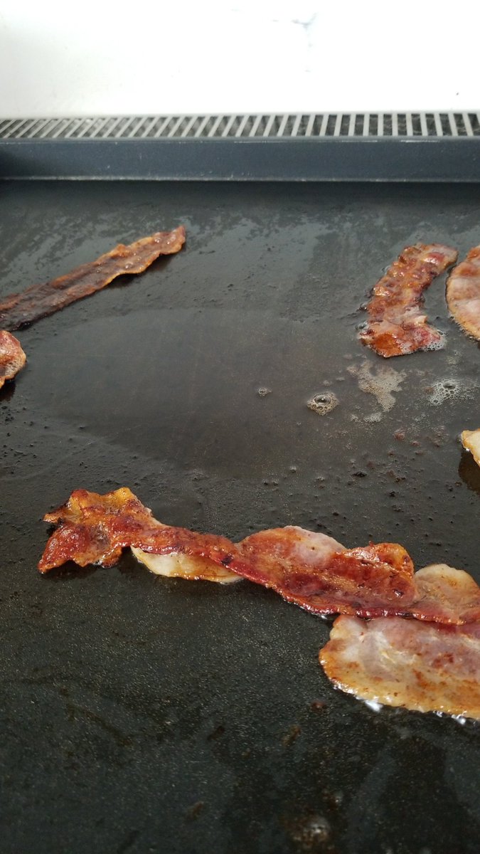 kwise6's tweet photo. #thermador we love your 5 point star cooking range but wish you would respond to the warped griddle issue. https://t.co/wyxgK3BfvV