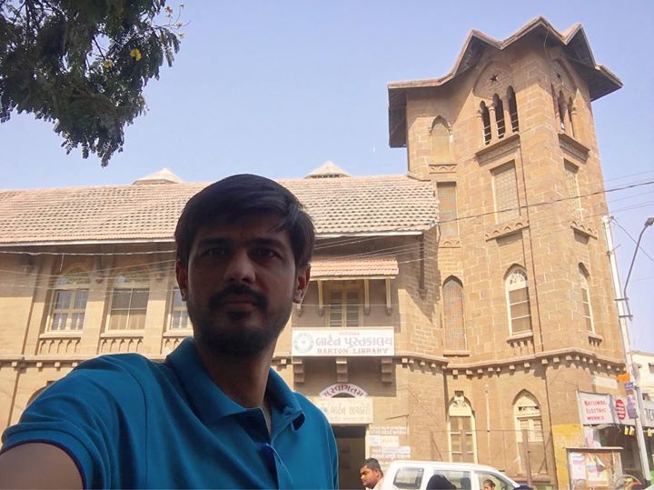 SrZala's tweet photo. #bartonlibrary #bhavnagar #knowlageable #selfie https://t.co/pWHwykCWzD