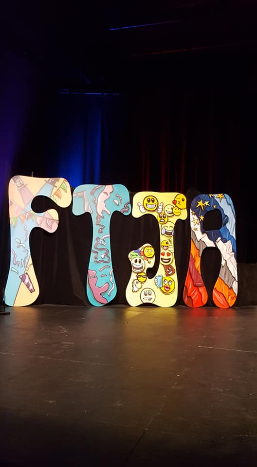 aefnb's tweet photo. Quelle énergie ce matin au Centre culturel de Caraquet pour la cérémonie de clôture de la 21e édition du Festival de théâtre jeunesse en Acadie. Bravo aux jeunes et à tous ces bénévoles engagés. #ftja #aefnb https://t.co/Wt2X5kZtBe