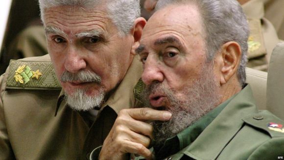 DiazCanelB's tweet photo. El General de Ejército expresó sobre Ramiro: "... Además, en la guerra de liberación tuvo el mérito y el honor que no tuvimos los demás de ser el segundo jefe de la columna que dirigió el Che para llegar hasta Las Villas". Felicitaciones Comandante,  en su cumpleaños. #SomosCuba https://t.co/BLxSLtwaq5
