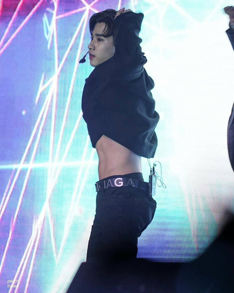 KmNoeyy's tweet photo. Sexyy🐯 💕
.
.
#perthtanapon 
#perthppe 
#TEMPTFanMeeting2019 
#almostPERTHfect .
.
Cr: peachbread twitter https://t.co/YDVSG3uRcc