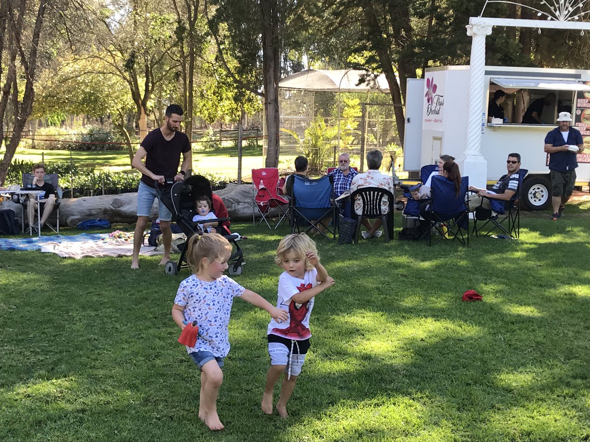 ElLionsFarm's tweet photo. Sunday Picnic for Melkbosstrand Fellowship ! Loads of fun with lawn games https://t.co/ikdw1tckoN