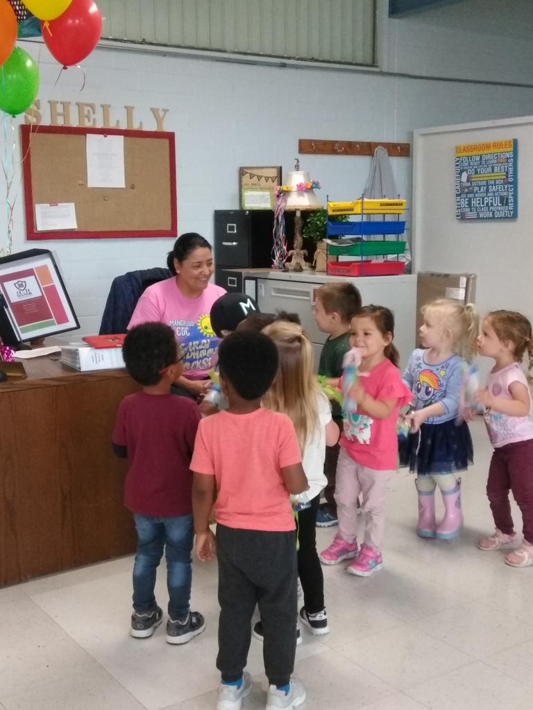 stacyjosignaigo's tweet photo. @ManorISDEC @nicholecaguirre the CDC couldn't do everything it does without Ms. Shelly  thank you! https://t.co/jBOQXFgDd6