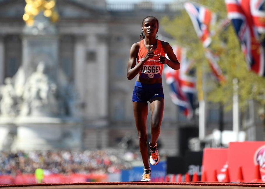 WilliamsRuto's tweet photo. An exhilarating run by Brigid Kosgei to lead @VivianCheruiyot to a 1-2 Kenyan finish at the #LondonMarathon. A majestic, composed and confident performance. Great effort by Gladys Cherono and Mary Keitany. https://t.co/P4TDIzOtRo