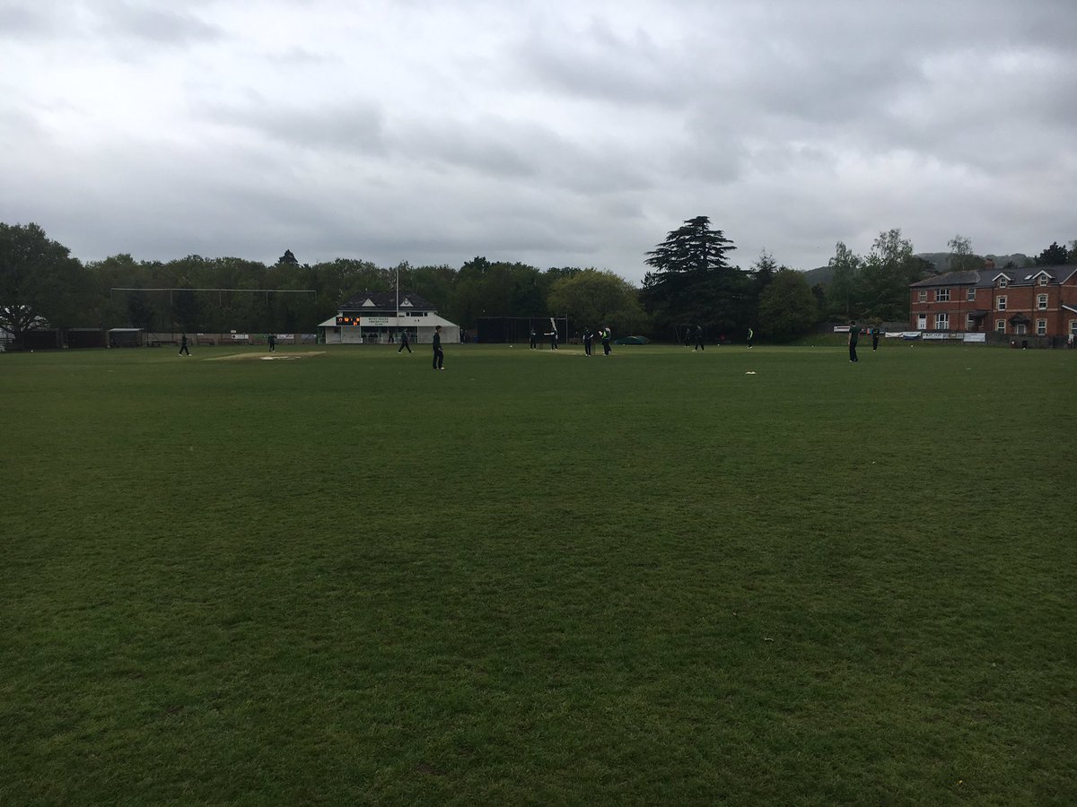 WesternTim's tweet photo. Slight drizzle here. Devon Lions batting first. 73 for 1 off 18 overs @bovey_cc @Devoncricket1 @DSCT111 @EUMCC https://t.co/Hu8MzrKkur