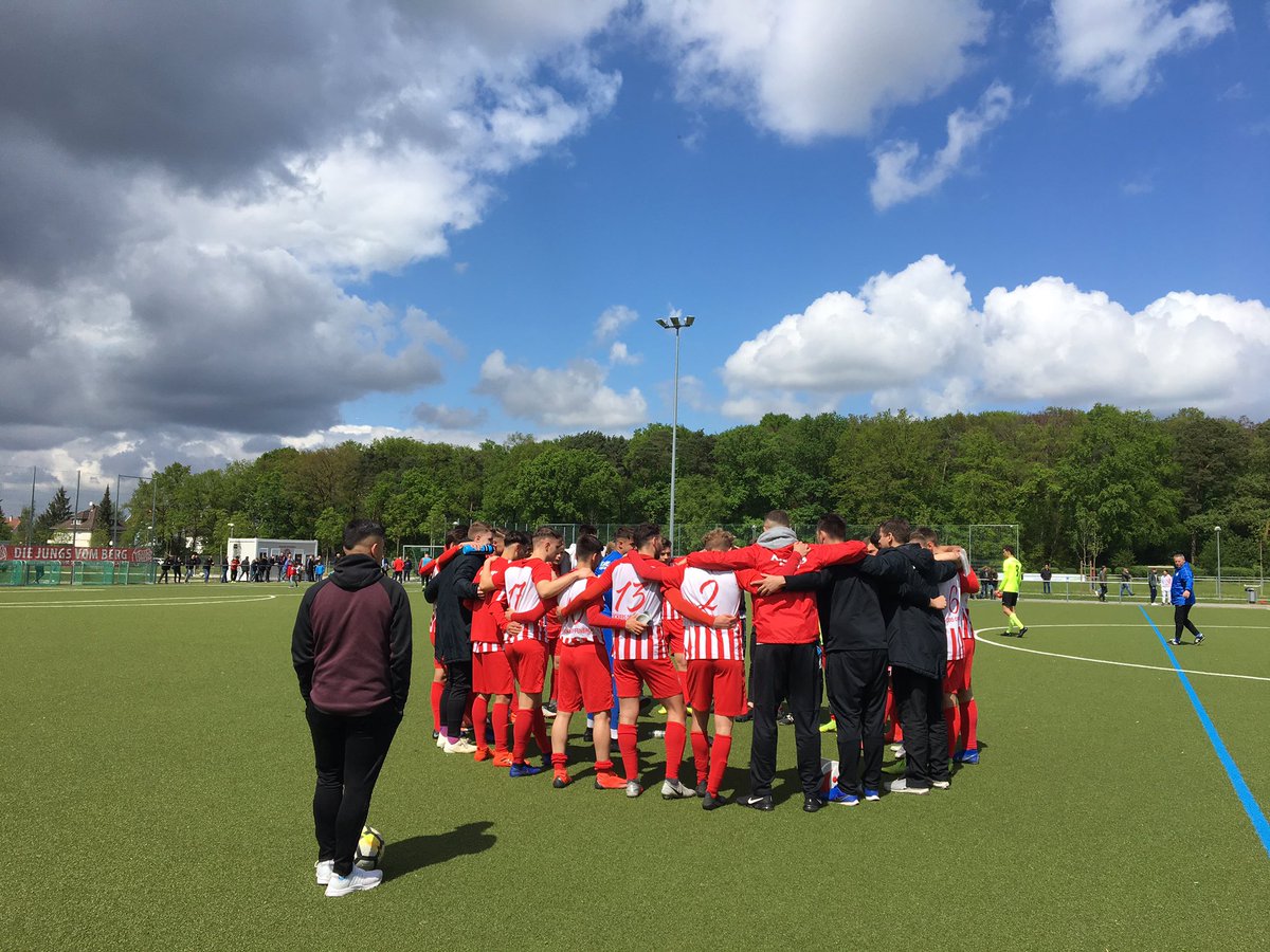 OFC_offiziell's tweet photo. Spitzenreiter !!! #U19 @OFC_offiziell vs. @SVWW_official 2:0 im Sana-Sport-Park #OFCSVW #nurderOFC https://t.co/6rpIZjj1cD