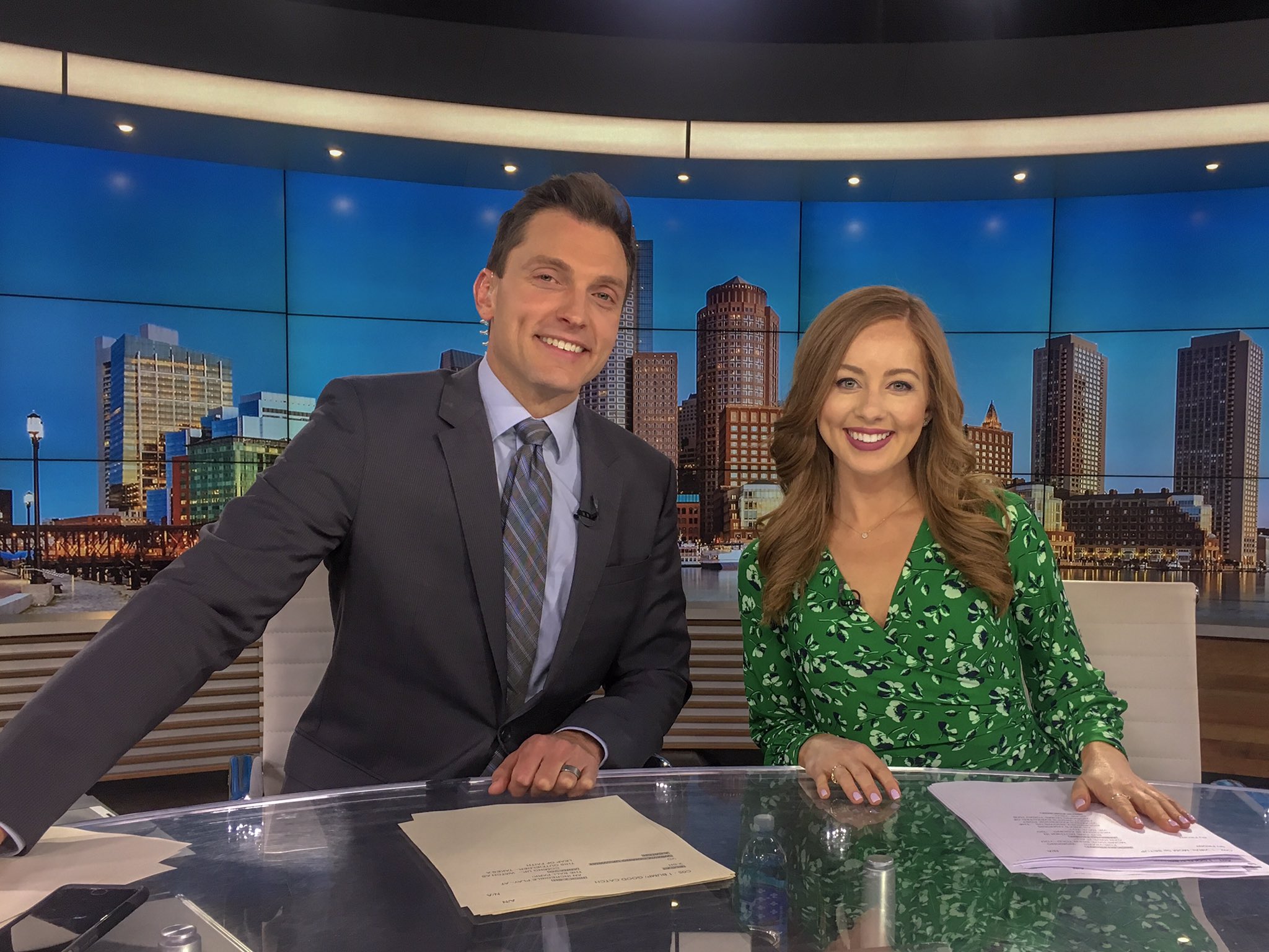 Dknwho Left Wbz Weather Team 12 - 6g00ps8