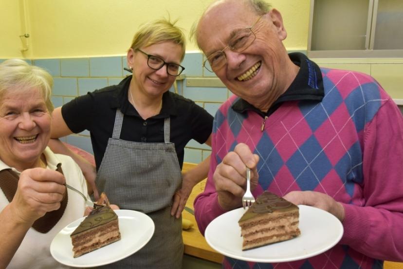 freie_presse's tweet photo. In #Weipert gibt es ein Haus, das einst Anziehungspunkt selbst für Gäste von weither war. Das Café Weis galt als das beste Kaffeehaus im Wiener Stil in der Region. Heute lebt ein Teil davon in #Oberwiesenthal fort. Was hat es damit auf sich? https://t.co/Cowor3WV29? #Bärenstein https://t.co/kvtLUWRrc3