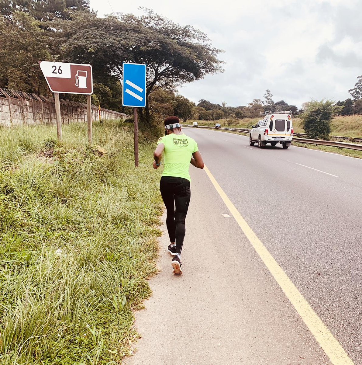 We just love how our team continues to work together in #chasingdreams - great bike support from Melinda on the bike while <a href="/enie1_Runs/">Enie</a> banked some solid training miles! #witheachother #foreachother