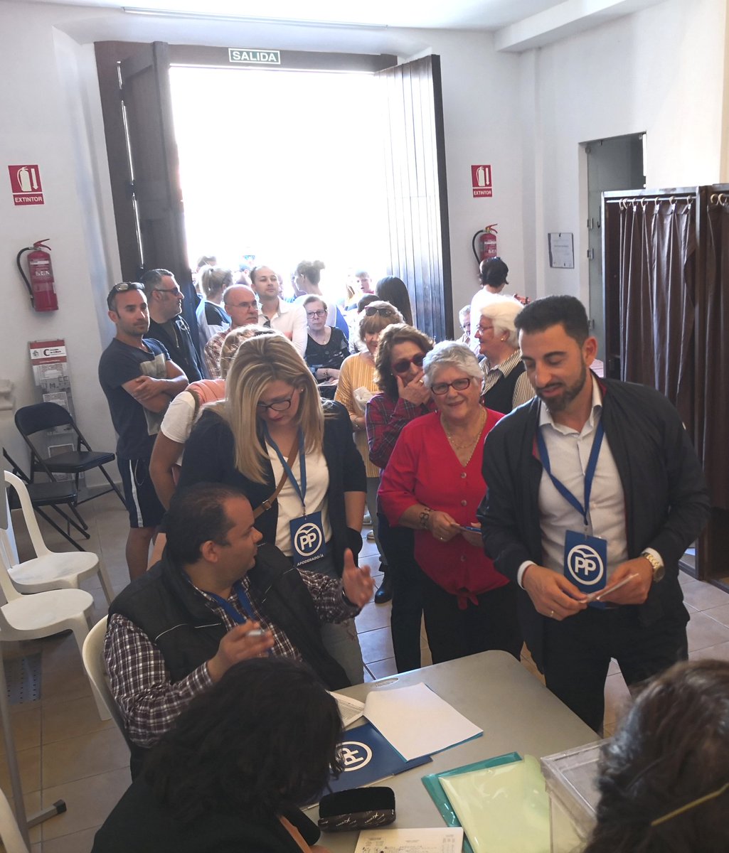 AparicioDamaso's tweet photo. Hoy es un día de ilusión en el que se van a llenar las urnas de votos para el cambio, para que todos los españoles seamos iguales, la unidad de España sea irrenunciable y tengamos libertad educativa en nuestra Comunidad.
#MásPPMásEspaña
#ValorSeguro
#CorrectamentePolítica https://t.co/JPHhR0wBs8